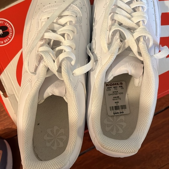 New Nike Shoes - Picture 4 of 5